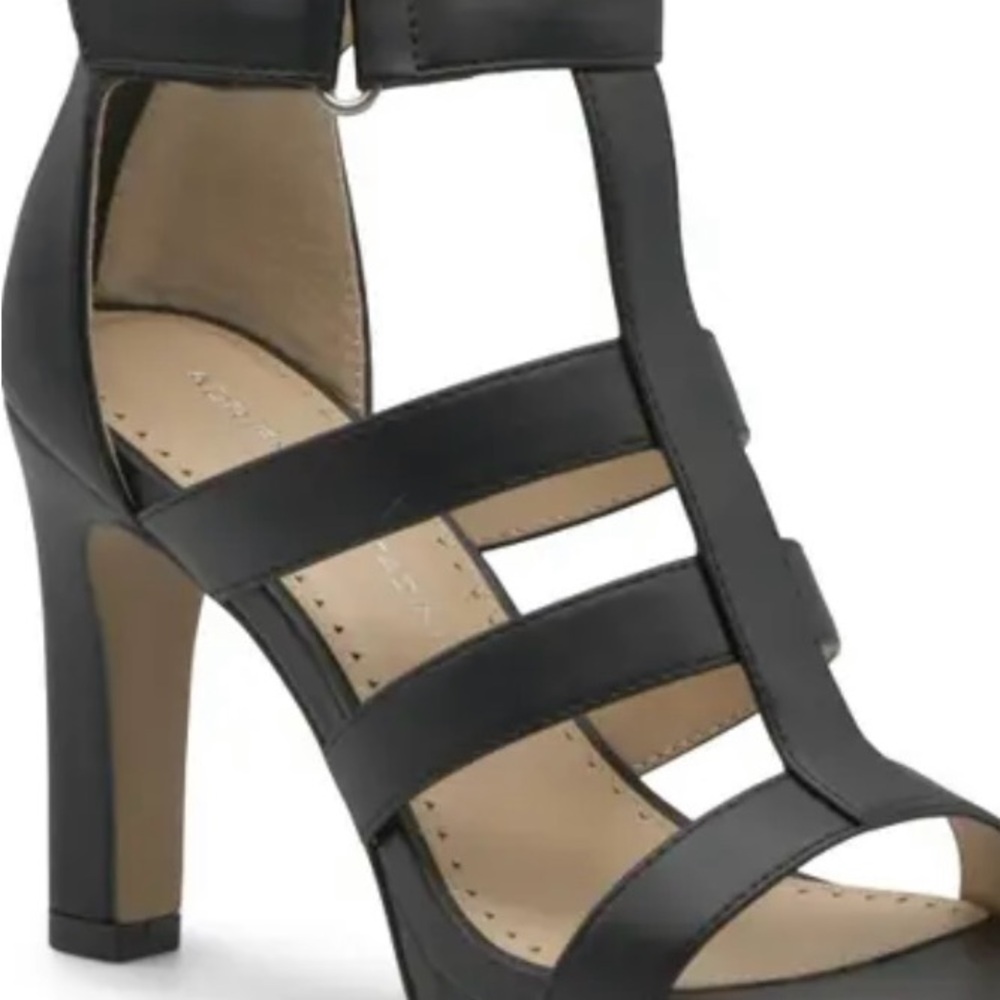 ADRIENNE VITTADINI GORDIE BLACK SANDAL/ SIZE 8 NEW IN BOX